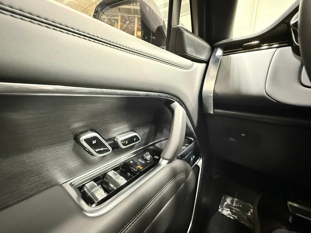 Used 2024 Land Rover Range Rover SE AWD/4WD image 33