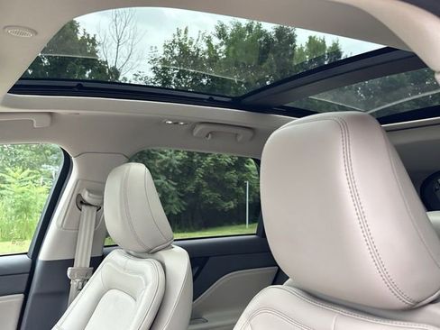 Used 2022 Lincoln Corsair AWD w/ Premium Package image 18