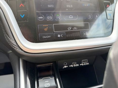Used 2025 Subaru Outback Premium image 17