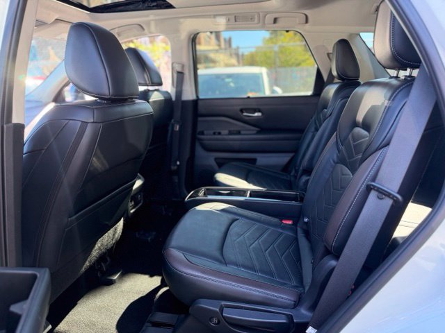 Used 2023 Nissan Pathfinder Platinum AWD/4WD image 23