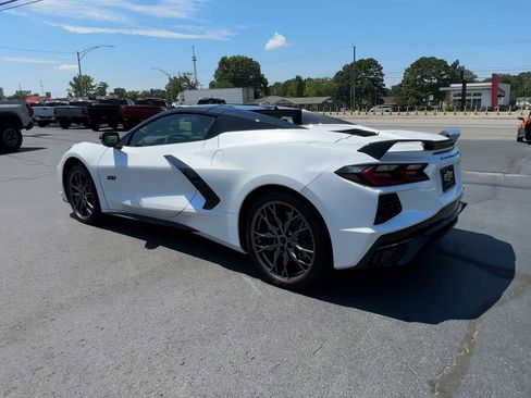 Used 2023 Chevrolet Corvette Stingray Premium Conv w/ Z51 Performance Package RWD image 6