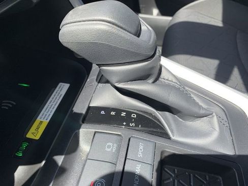 Used 2025 Toyota RAV4 XLE FWD image 25