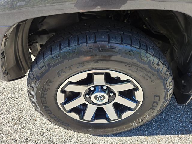 Used 2022 Toyota 4Runner TRD Off-Road Premium w/ Moonroof Package AWD/4WD image 28