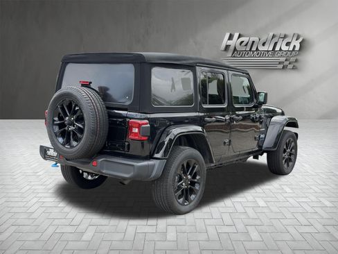 Used 2023 Jeep Wrangler Unlimited Sahara w/ Cold Weather Group AWD/4WD image 10