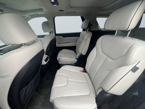 Used 2023 Hyundai Palisade Calligraphy image 15
