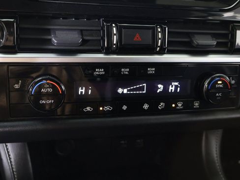 Used 2023 Nissan Pathfinder SV image 48