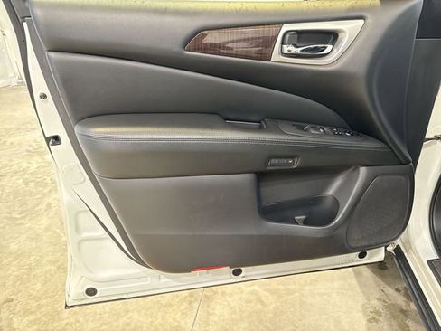 Used 2016 Nissan Pathfinder Platinum image 23