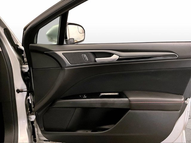 Used 2013 Ford Fusion SE FWD image 24