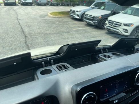 Used 2025 Mercedes-Benz Sprinter 2500 image 31