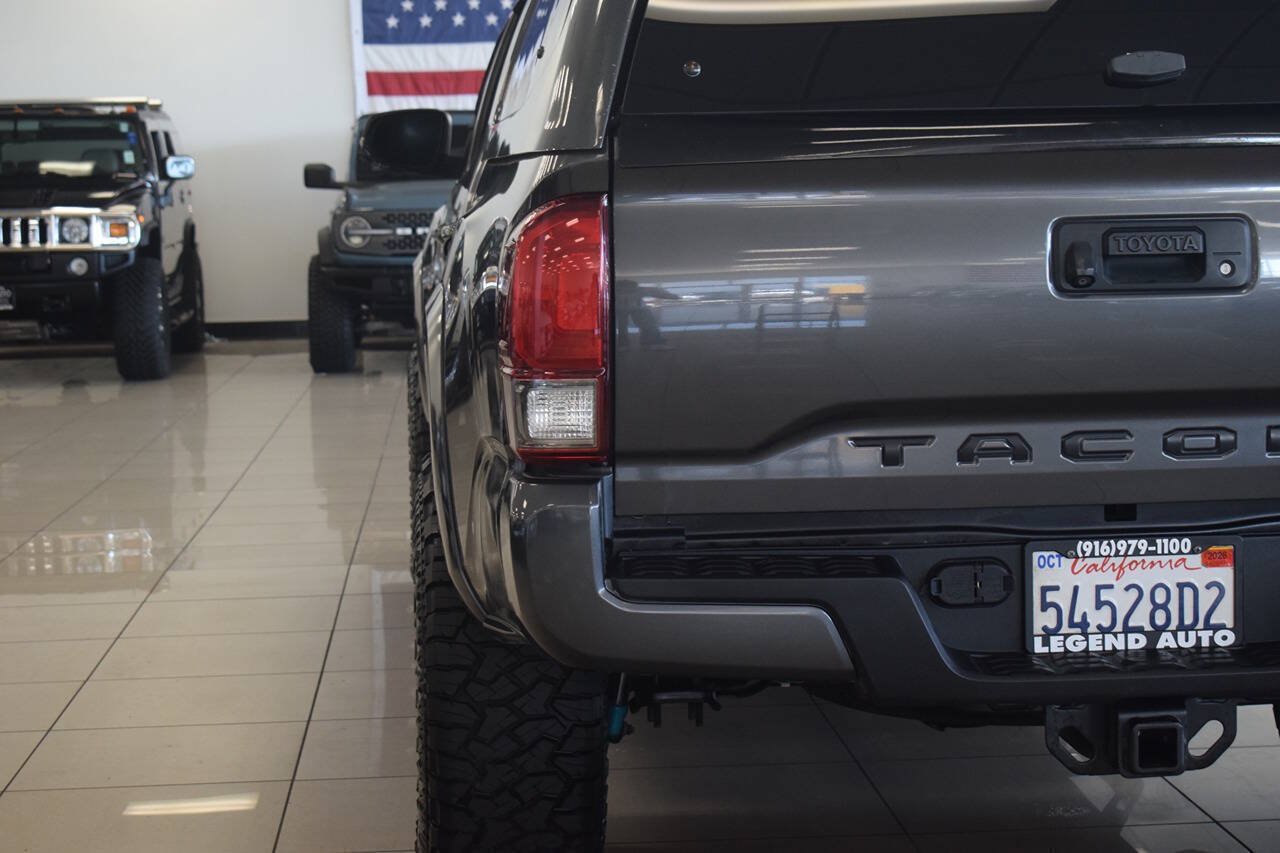 Used 2017 Toyota Tacoma TRD Sport w/ Tow Package (A/T) AWD/4WD image 19