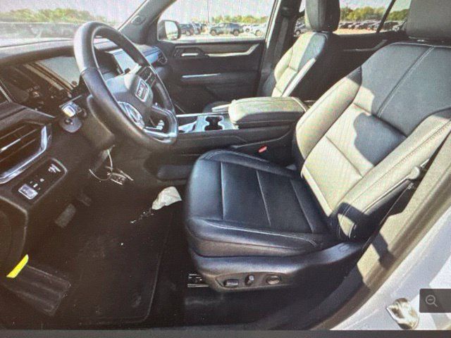 Used 2026 GMC Acadia Elevation w/ Elevation Premium Package FWD image 5