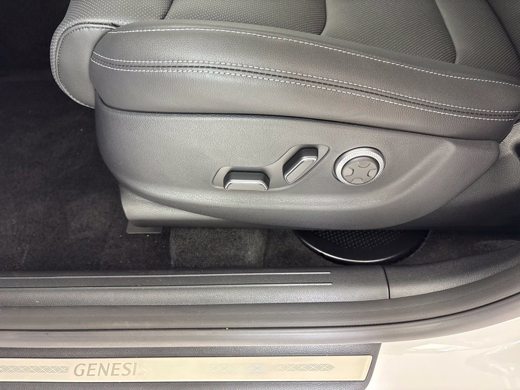 New 2027 Genesis GV70 2.5T Select AWD/4WD image 15