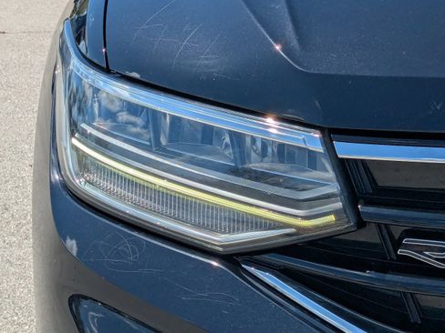 Used 2022 Volkswagen Tiguan SE R-Line image 10