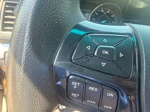 Used 2017 Ford Explorer XLT w/ Equipment Group 202A FWD image 40