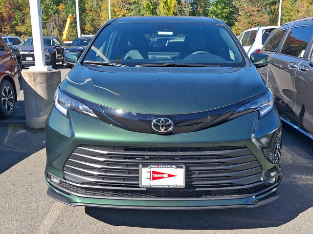 New 2026 Toyota Sienna XLE Woodland Edition AWD/4WD image 2