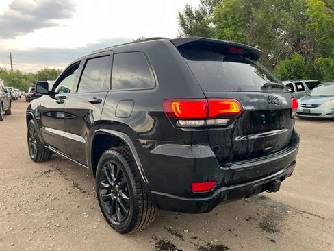 Used 2021 Jeep Grand Cherokee Laredo X AWD/4WD image 3