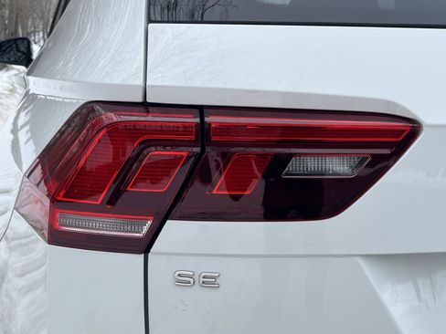 Used 2022 Volkswagen Tiguan SE R-Line image 23