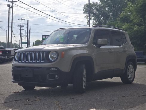 Used 2015 Jeep Renegade Latitude FWD image 3