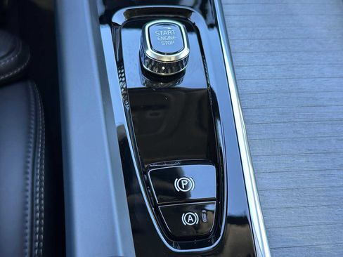 New 2025 Volvo XC60 B5 Ultra w/ Protection Package Premier image 31