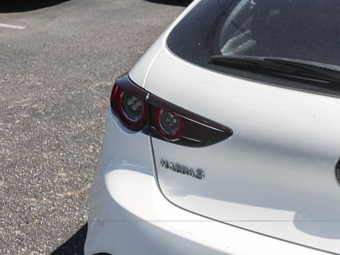 Used 2020 MAZDA MAZDA3 Hatchback FWD image 8