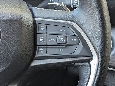 Used 2022 Jeep Grand Cherokee L Limited w/ Black Appearance Package image 18