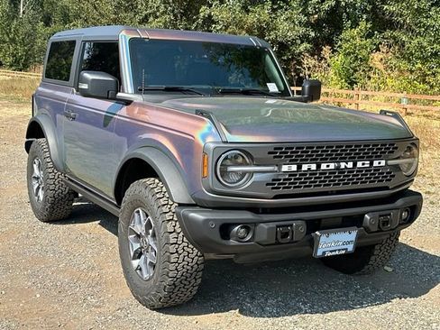 Used 2025 Ford Bronco Badlands AWD/4WD image 2