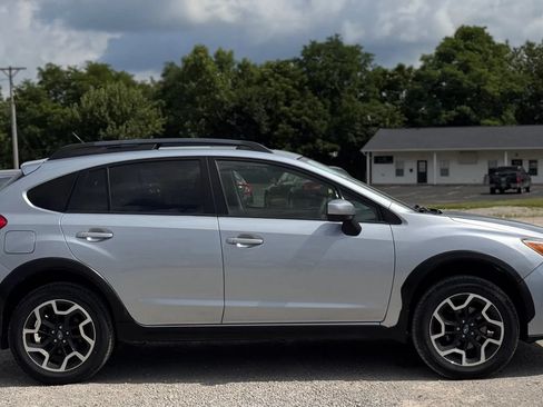 Used 2017 Subaru Crosstrek 2.0i Premium w/ Moonroof Package AWD/4WD image 7