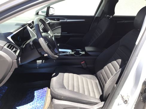 Used 2015 Ford Fusion SE FWD image 12
