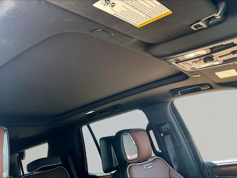 Used 2024 GMC Yukon Denali Ultimate AWD/4WD image 16