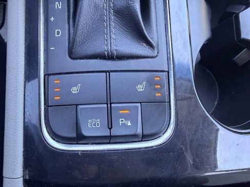 Used 2018 Kia Sedona EX FWD image 39