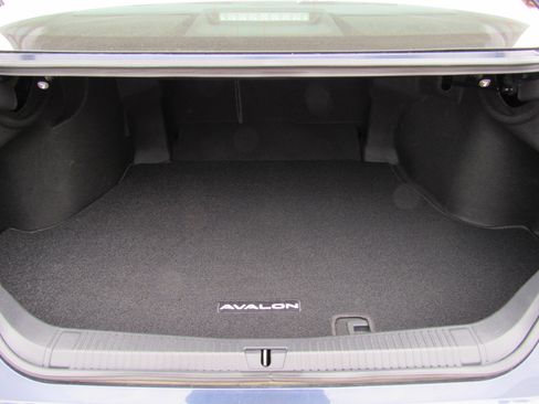 Used 2019 Toyota Avalon Limited image 42