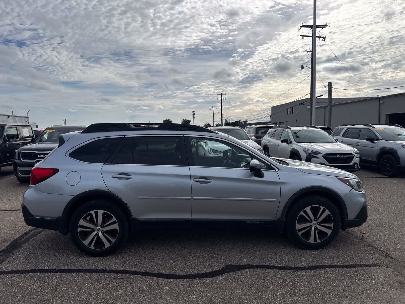 Used 2018 Subaru Outback 2.5i Limited AWD/4WD image 9