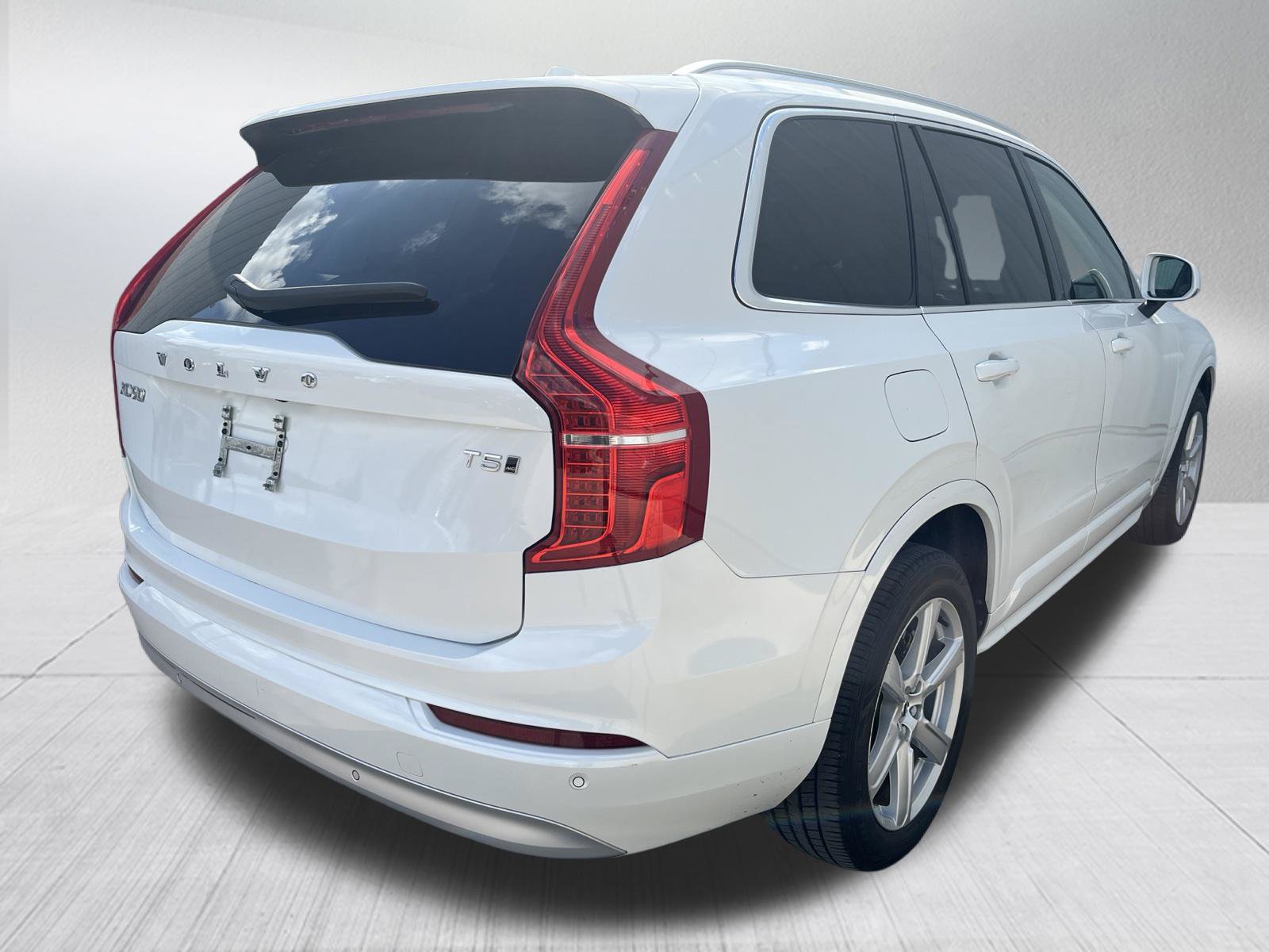 Used 2022 Volvo XC90 T5 Momentum AWD/4WD image 9