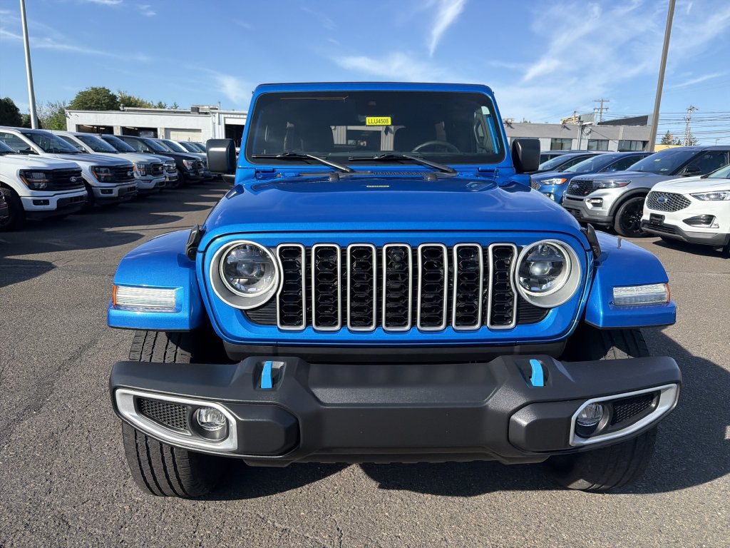 Used 2024 Jeep Wrangler Unlimited Sahara w/ Technology Group AWD/4WD image 9
