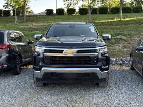 Used 2023 Chevrolet Silverado 1500 LT AWD/4WD image 2