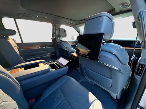 Used 2024 Jeep Grand Wagoneer Series III w/ Rear Seat Video Group 1 image 30