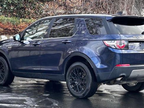 Used 2017 Land Rover Discovery Sport SE image 3