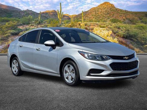 Used 2018 Chevrolet Cruze LS image 2