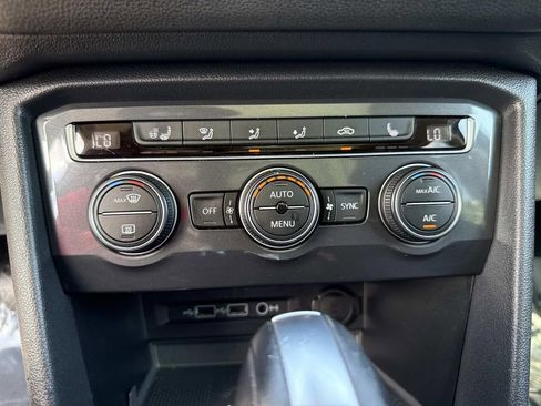 Used 2020 Volkswagen Tiguan SEL image 33