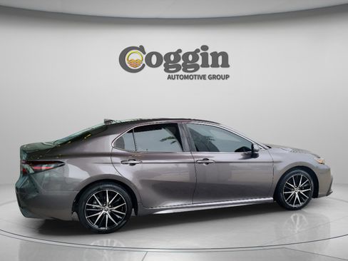 Used 2024 Toyota Camry SE image 8