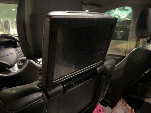 Used 2018 Chrysler Pacifica Touring-L Plus w/ Tire & Wheel Group image 14