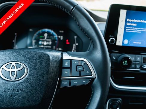 Certified 2025 Toyota Grand Highlander FWD image 16