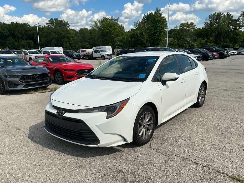 Used 2023 Toyota Corolla LE w/ LE Convenience Package FWD image 1