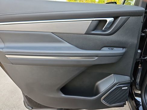 Used 2025 Buick Enclave Preferred w/ Power Package image 31