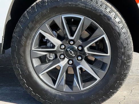 Used 2021 Chevrolet Tahoe Z71 w/ Rear Media and Nav Package image 9