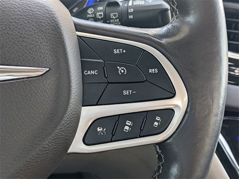 Used 2020 Chrysler Pacifica Touring-L Plus image 23