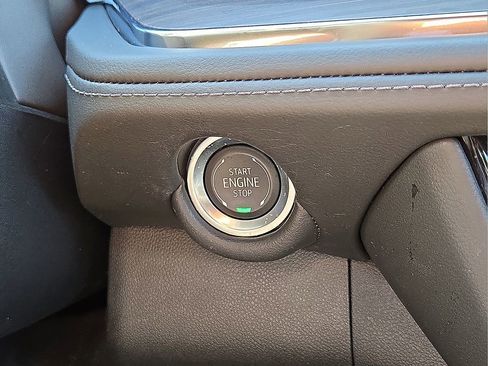 Used 2025 Chevrolet Suburban Z71 AWD/4WD image 33