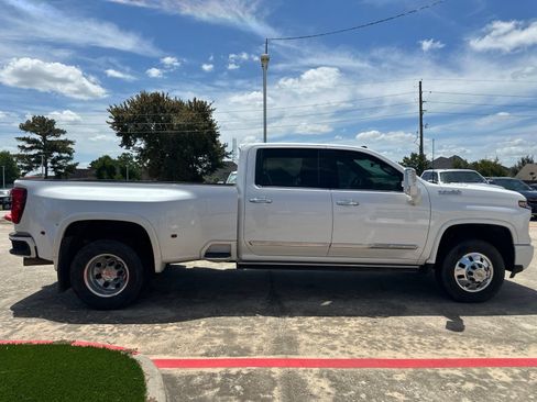 Used 2025 Chevrolet Silverado 3500 High Country w/ High Country Premium Package AWD/4WD image 8