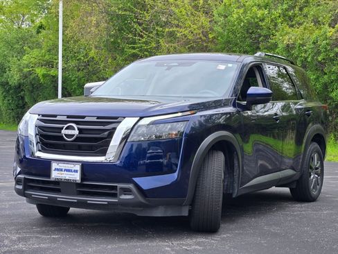 Used 2025 Nissan Pathfinder SV FWD image 5
