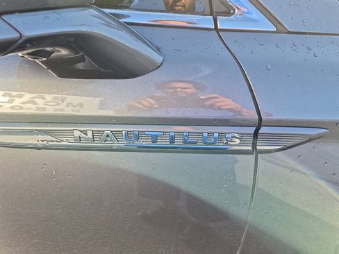 Used 2023 Lincoln Nautilus Reserve w/ Equipment Group 201A image 10